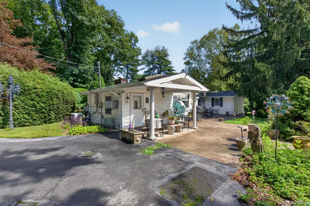 20 Sunset Circle Bloomingburg, NY 12721