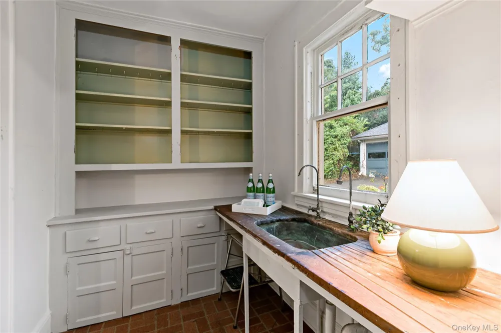 1 Sage Terrace Scarsdale, NY 10583