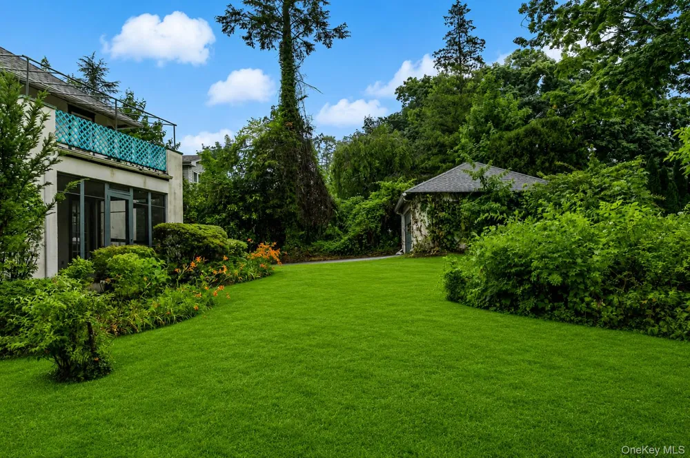 1 Sage Terrace Scarsdale, NY 10583