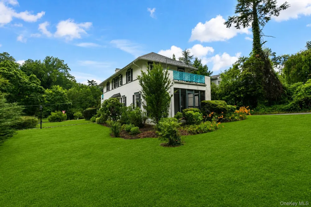 1 Sage Terrace Scarsdale, NY 10583