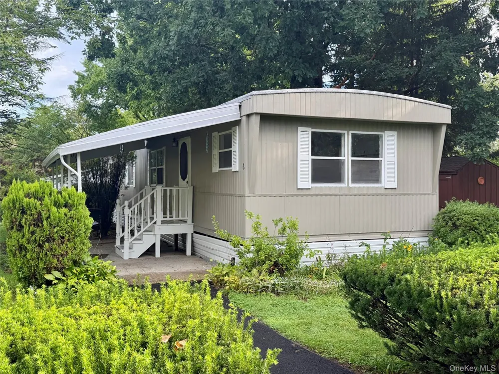 6 Oahu Lane New Paltz, NY 12561