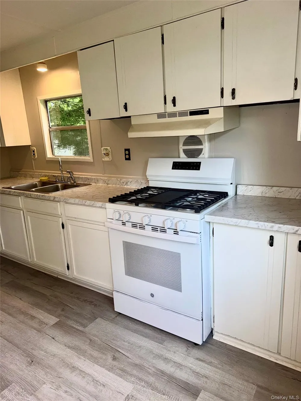 6 Oahu Lane New Paltz, NY 12561