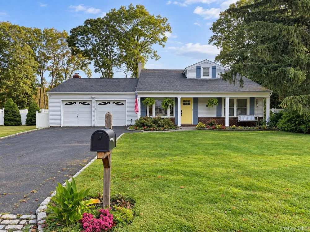 9 Sugarbush Lane Coram, NY 11727