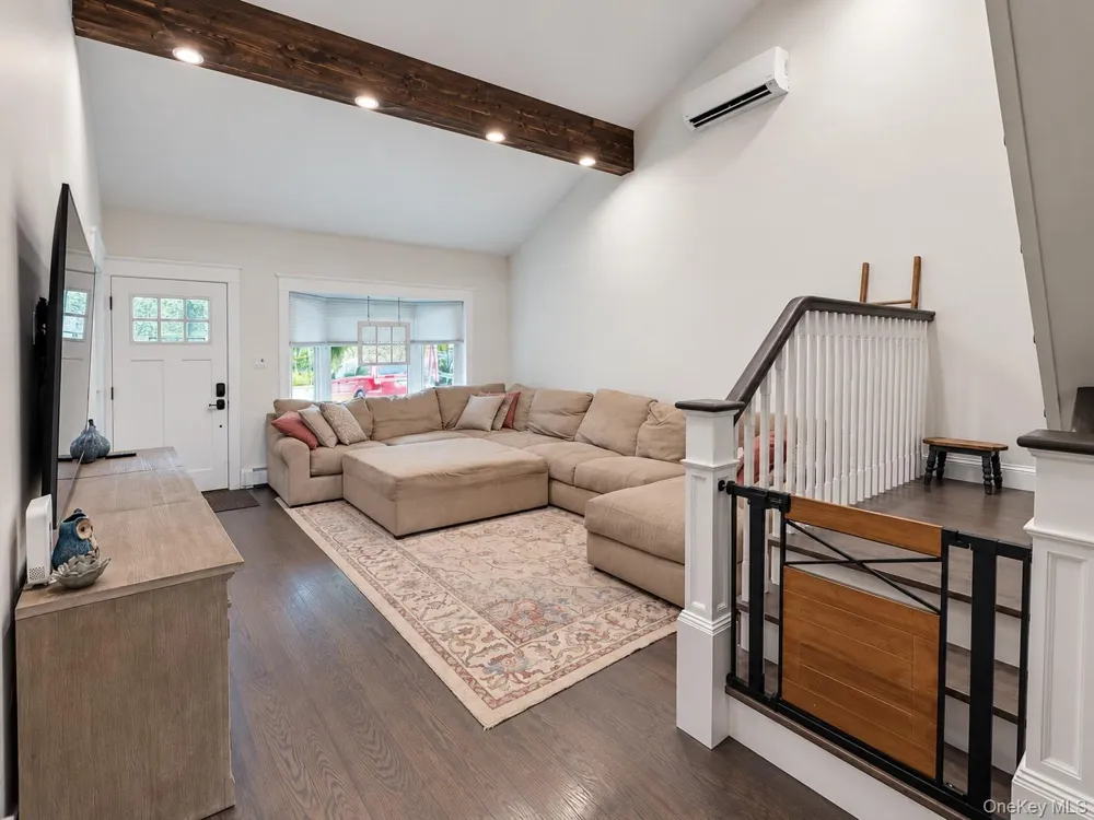 9 Sugarbush Lane Coram, NY 11727