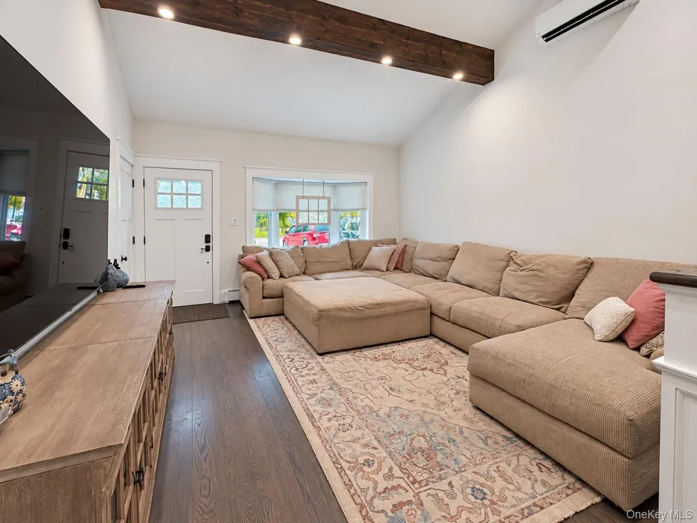 9 Sugarbush Lane Coram, NY 11727