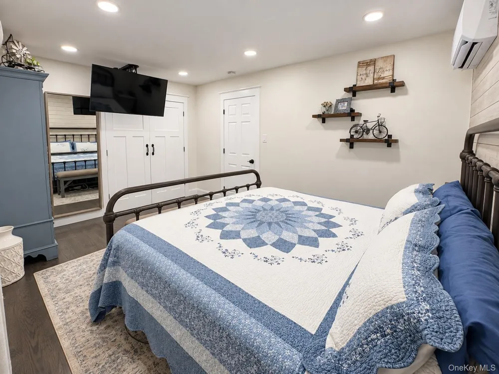 9 Sugarbush Lane Coram, NY 11727