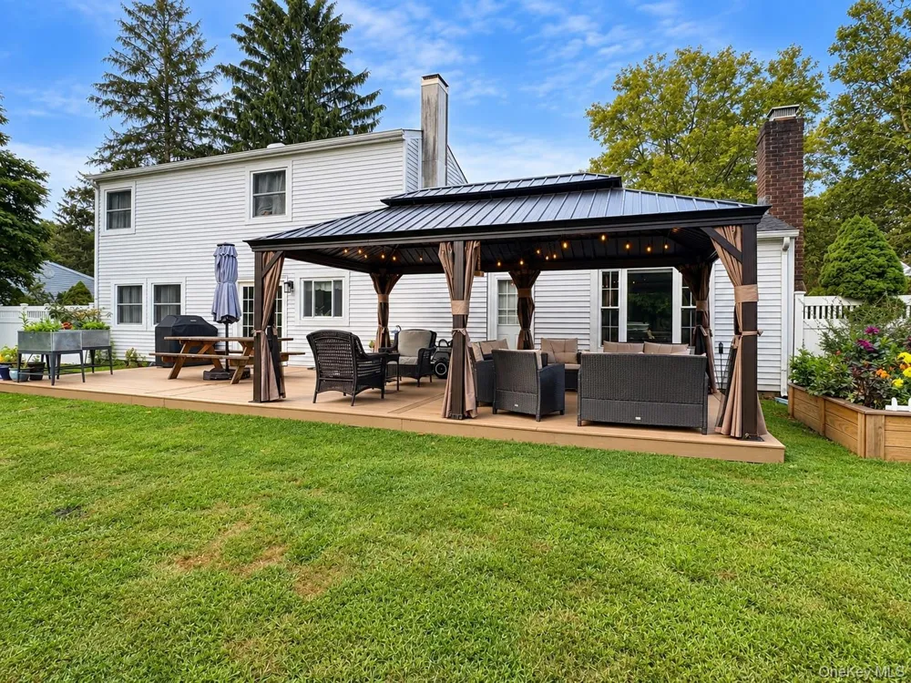 9 Sugarbush Lane Coram, NY 11727