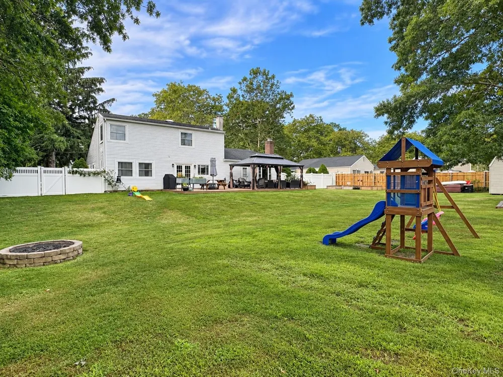 9 Sugarbush Lane Coram, NY 11727