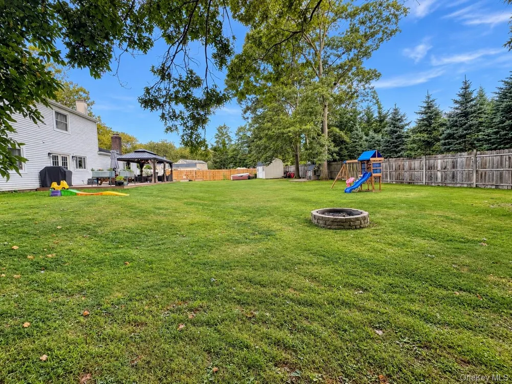 9 Sugarbush Lane Coram, NY 11727