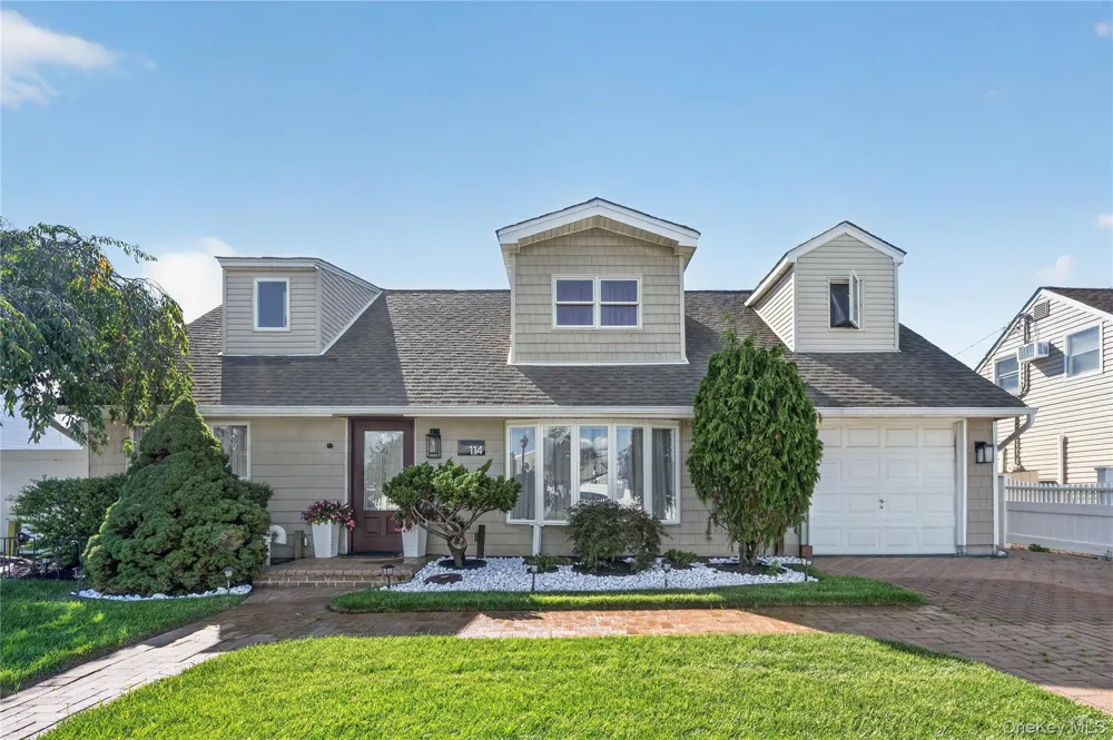 114 Southberry Lane Levittown, NY 11756