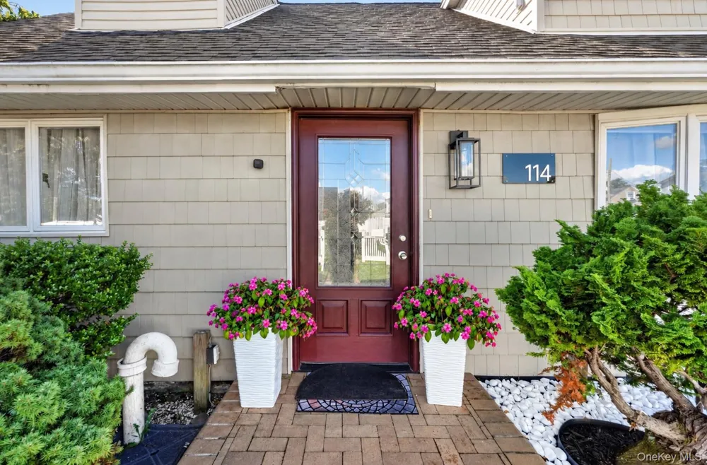 114 Southberry Lane Levittown, NY 11756