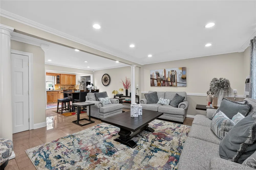 114 Southberry Lane Levittown, NY 11756