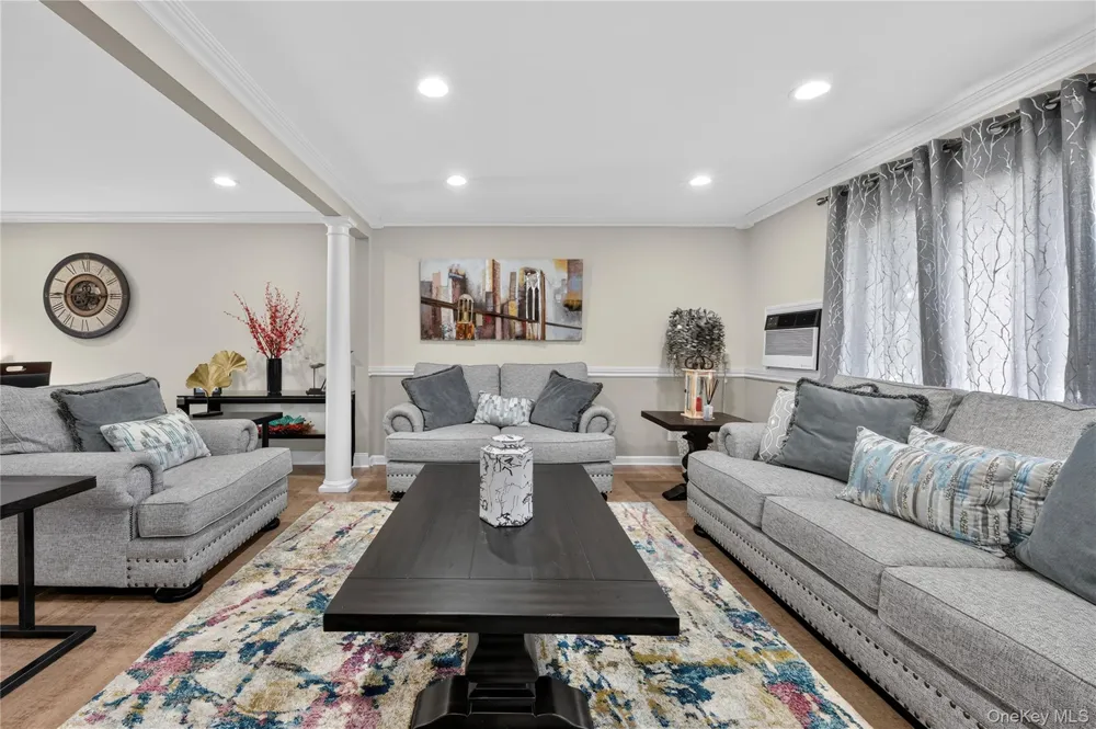 114 Southberry Lane Levittown, NY 11756