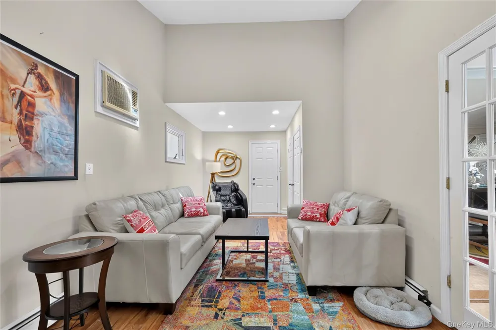 114 Southberry Lane Levittown, NY 11756