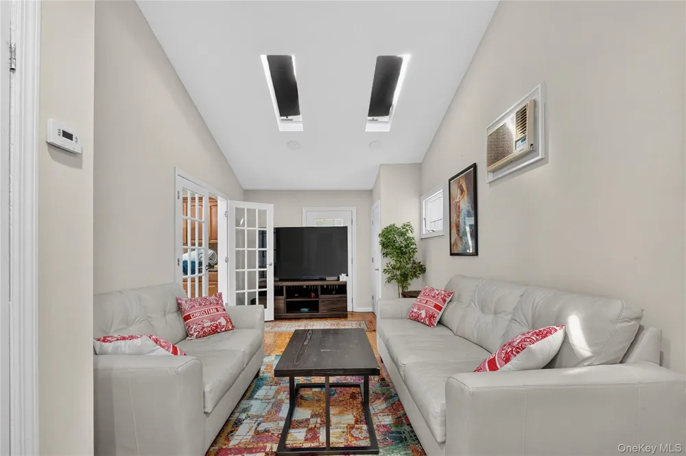 114 Southberry Lane Levittown, NY 11756