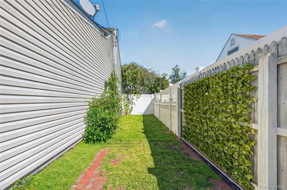 114 Southberry Lane Levittown, NY 11756