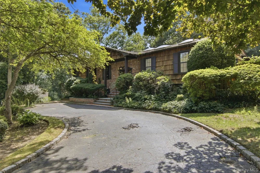 2 Cascade Court Dix Hills, NY 11746