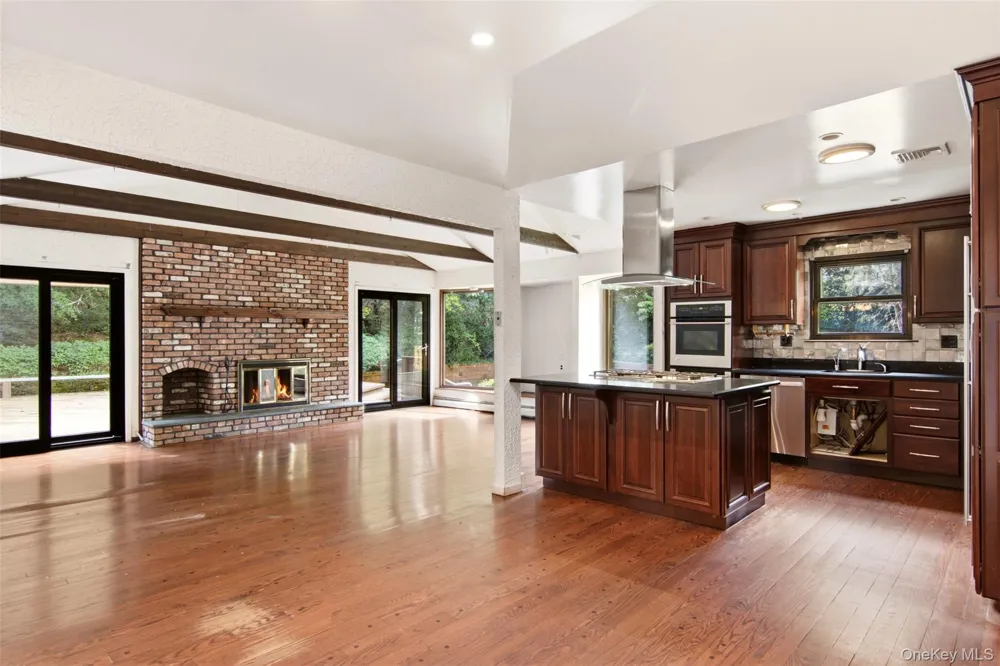 2 Cascade Court Dix Hills, NY 11746
