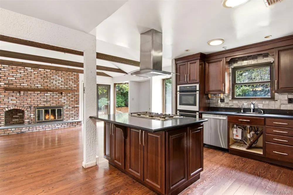 2 Cascade Court Dix Hills, NY 11746