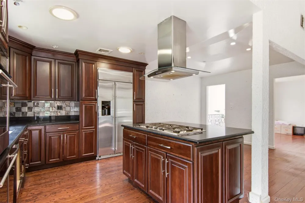 2 Cascade Court Dix Hills, NY 11746