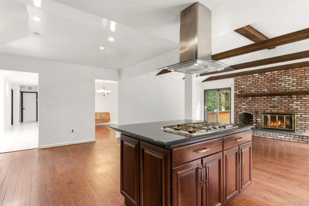 2 Cascade Court Dix Hills, NY 11746