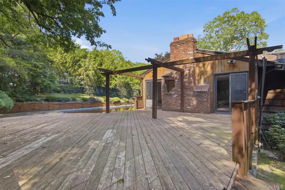 2 Cascade Court Dix Hills, NY 11746