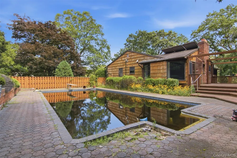 2 Cascade Court Dix Hills, NY 11746