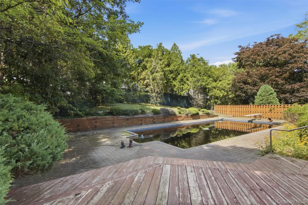 2 Cascade Court Dix Hills, NY 11746