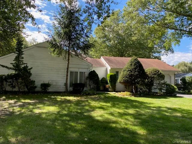 39 Freemont Lane Coram, NY 11727