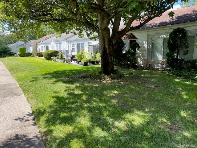 39 Freemont Lane Coram, NY 11727