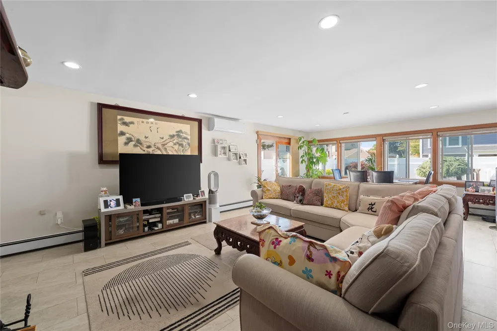 27 Eden Lane Levittown, NY 11756