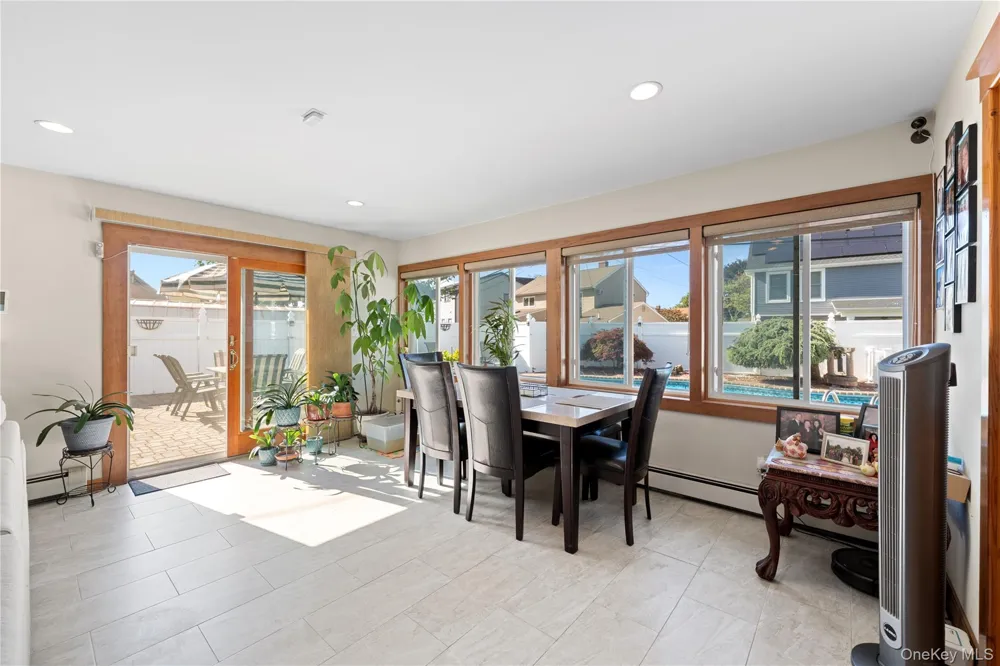 27 Eden Lane Levittown, NY 11756
