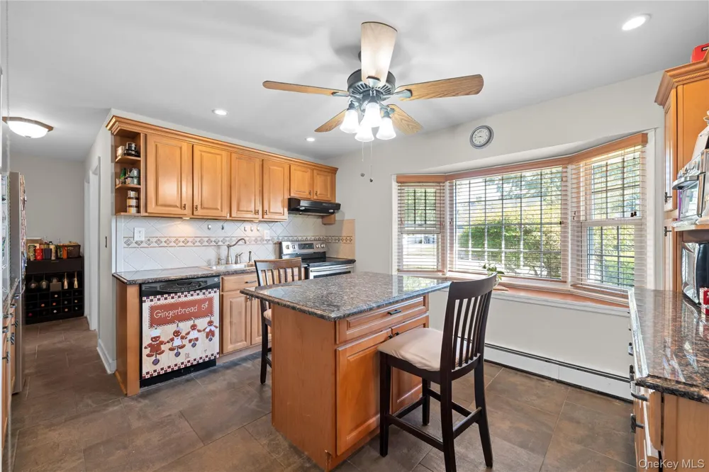 27 Eden Lane Levittown, NY 11756