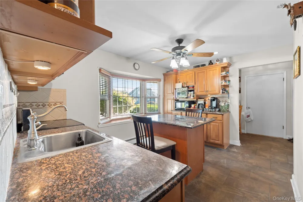 27 Eden Lane Levittown, NY 11756
