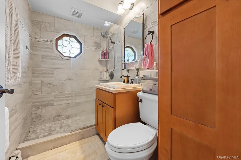 27 Eden Lane Levittown, NY 11756
