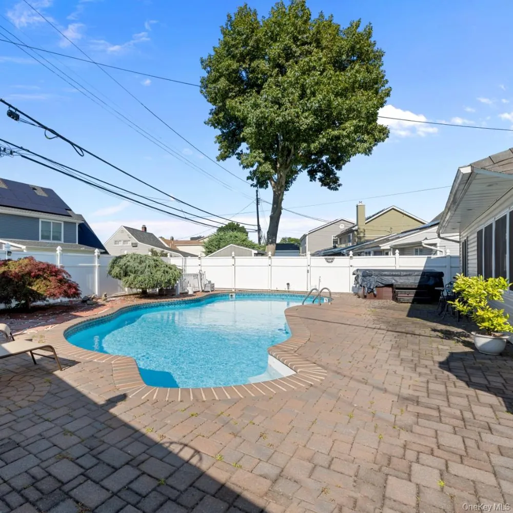 27 Eden Lane Levittown, NY 11756
