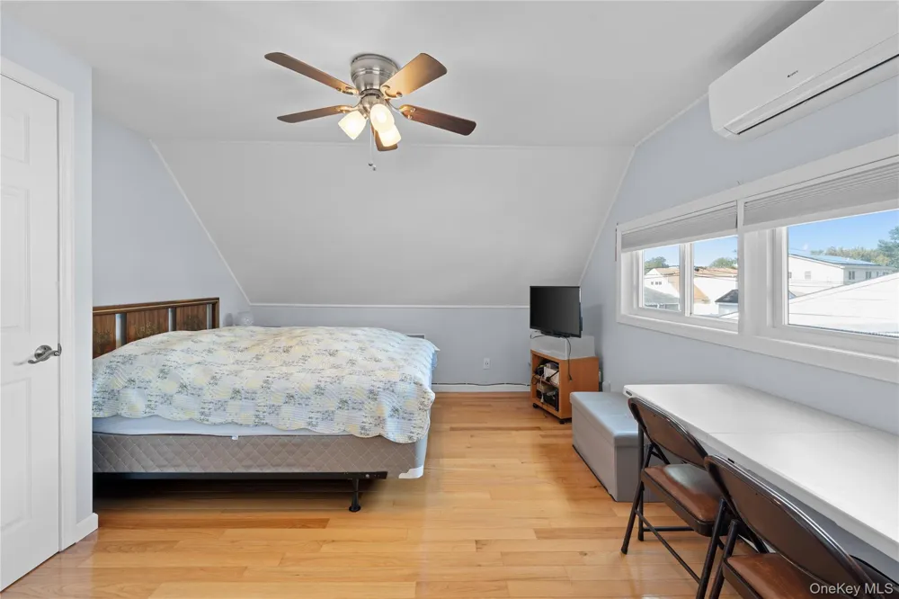 27 Eden Lane Levittown, NY 11756