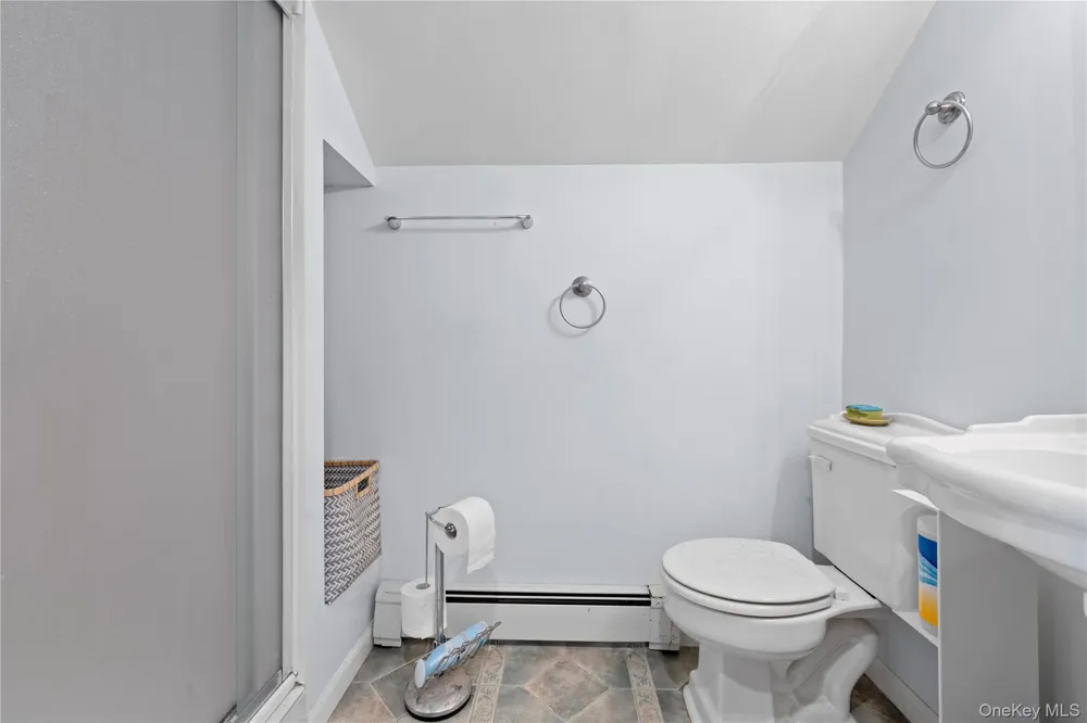 27 Eden Lane Levittown, NY 11756