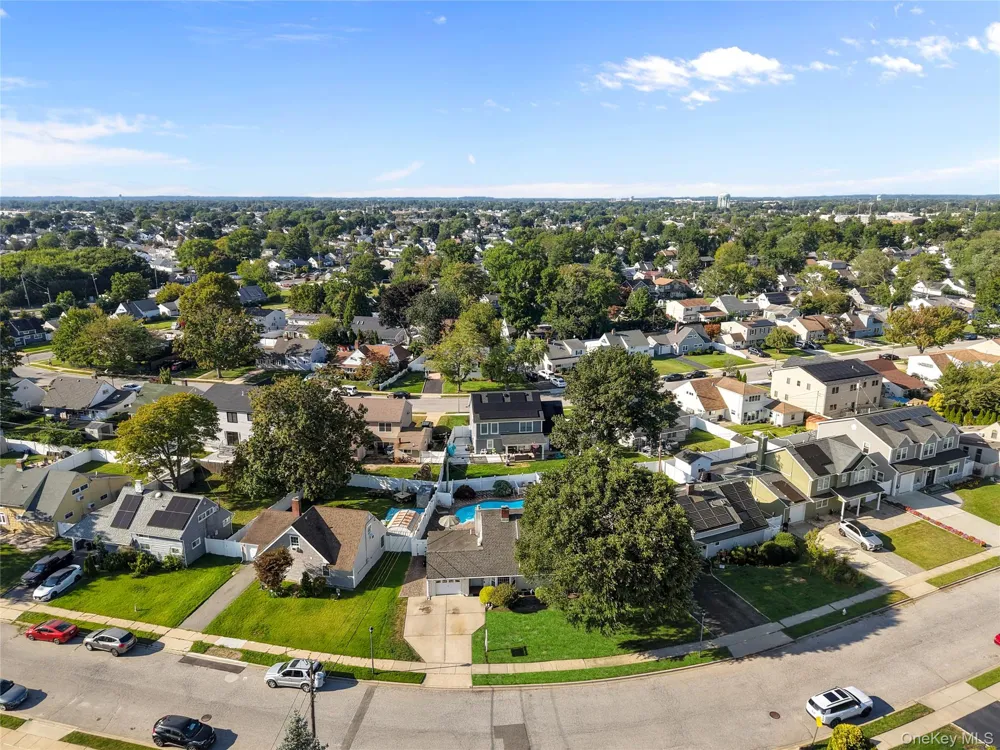 27 Eden Lane Levittown, NY 11756