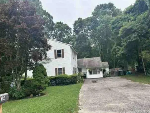 16 Astor Drive