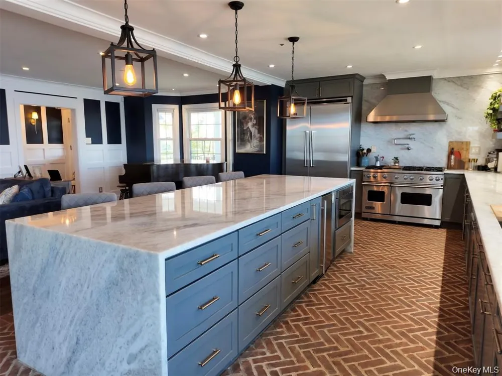 1 North Drive Baldwin Harbor, NY 11510