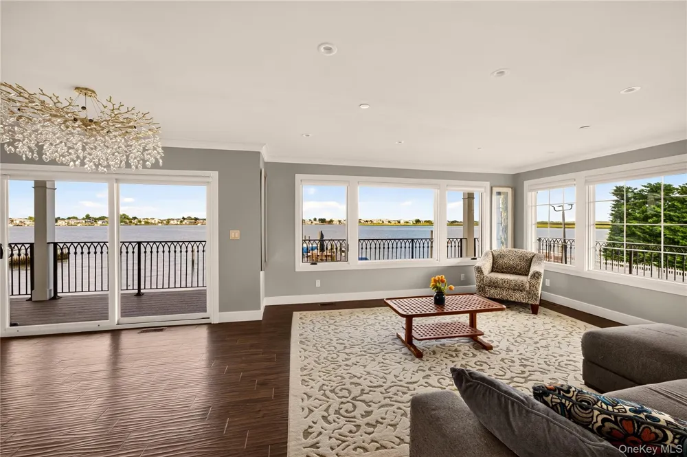 1 North Drive Baldwin Harbor, NY 11510