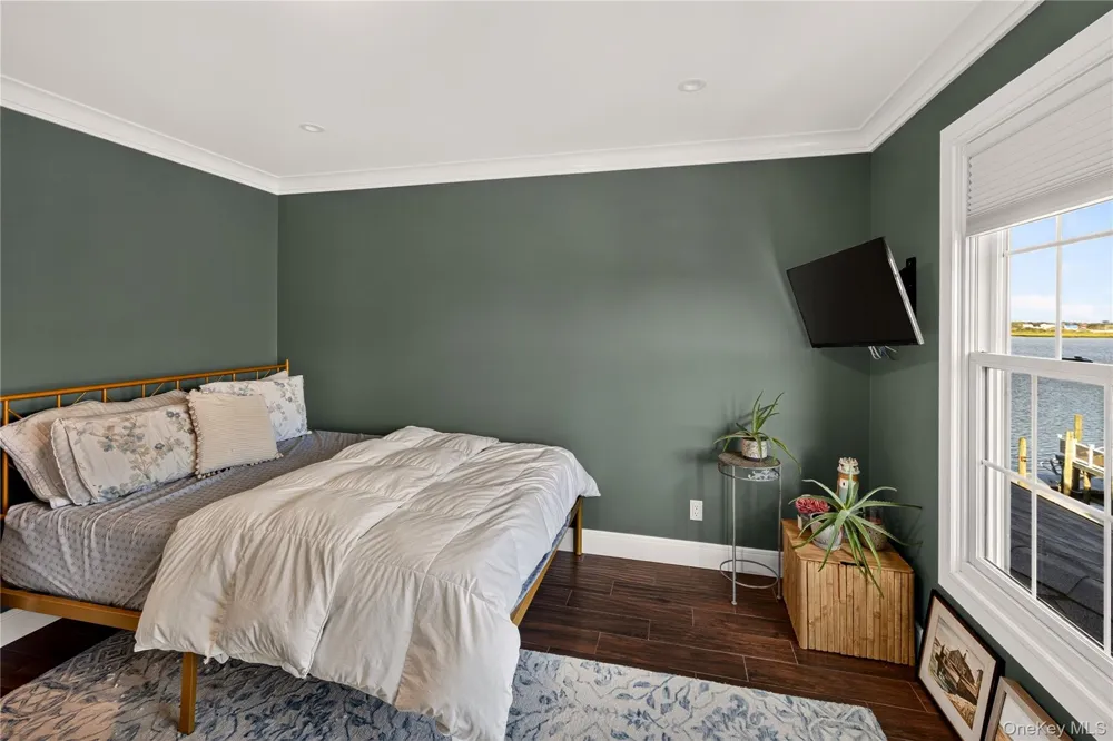 1 North Drive Baldwin Harbor, NY 11510
