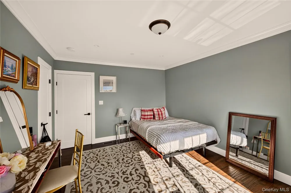 1 North Drive Baldwin Harbor, NY 11510