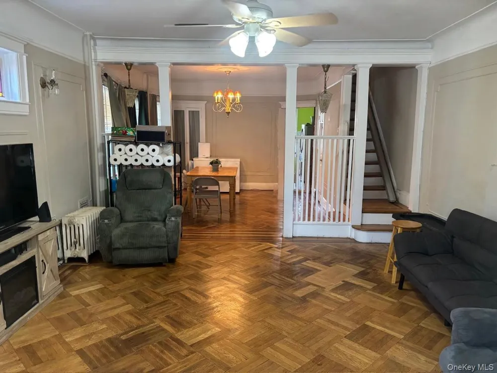 121-13 Hillside Avenue Richmond Hill, NY 11418