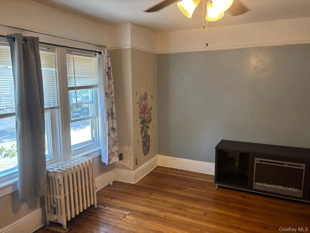 121-13 Hillside Avenue Richmond Hill, NY 11418