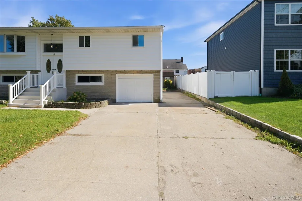 14 Garfield Place Lindenhurst, NY 11757