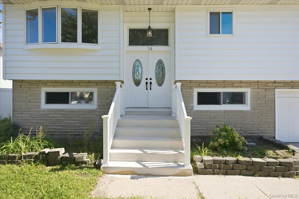 14 Garfield Place Lindenhurst, NY 11757