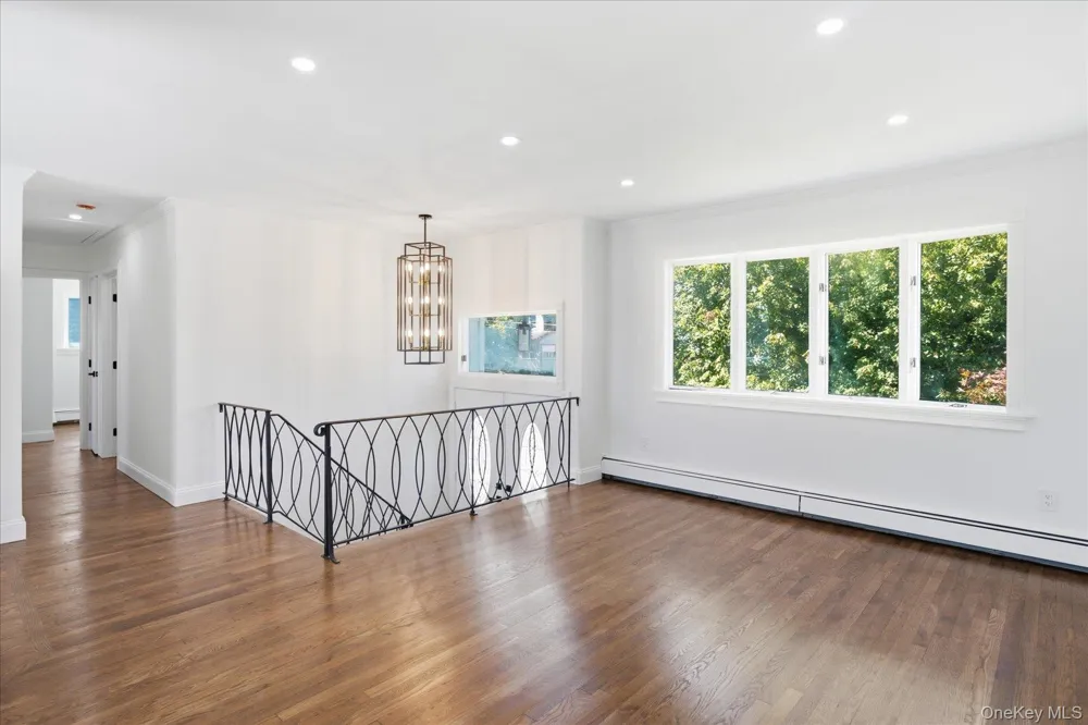 14 Garfield Place Lindenhurst, NY 11757