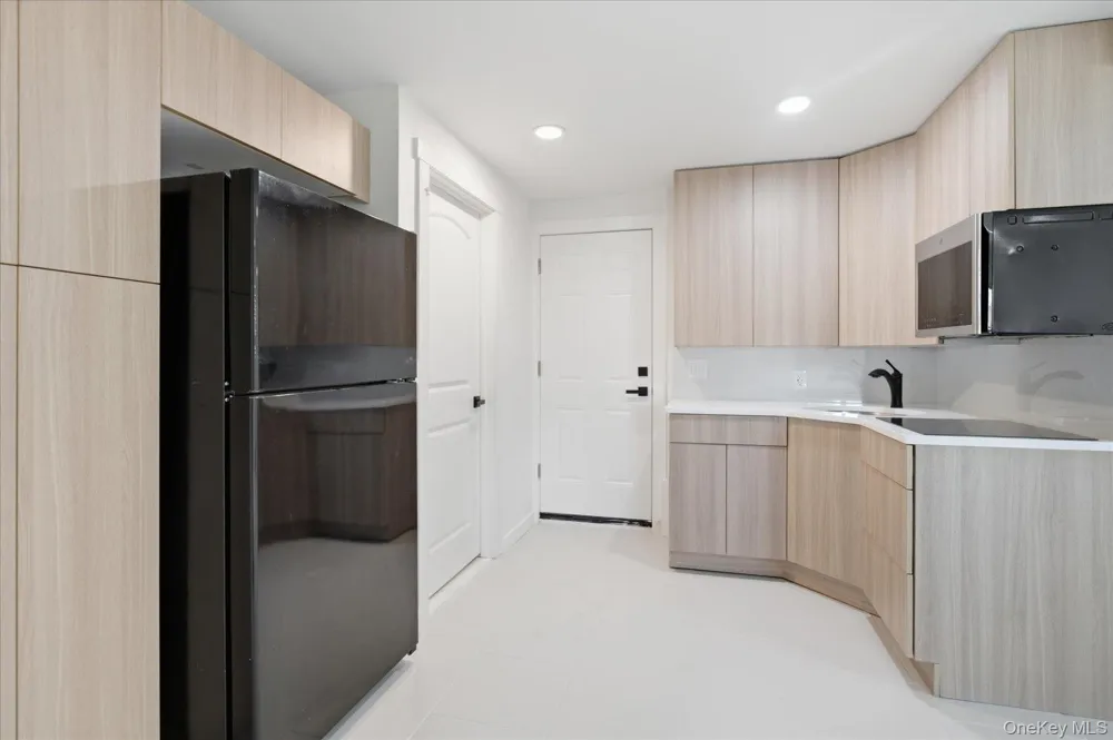 14 Garfield Place Lindenhurst, NY 11757